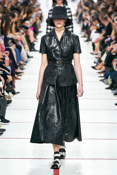 Look 54